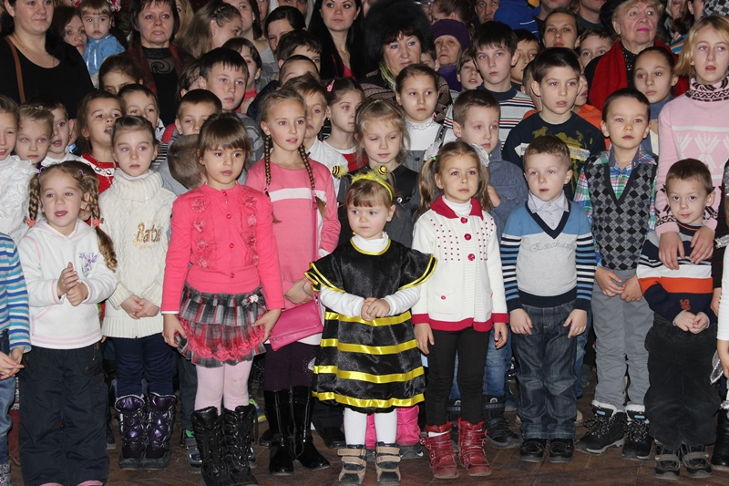 У кіровоградській філармонії відкрили новорічну ялинку - фото 1