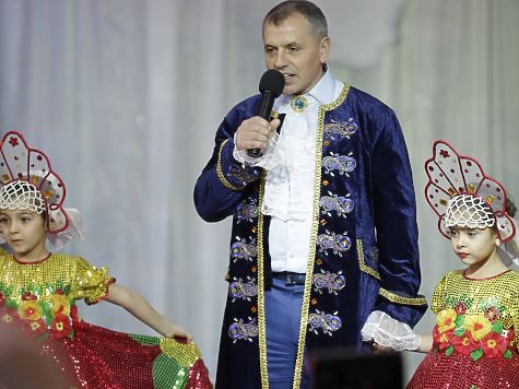 Як "спікер Криму" відчув себе принцем серед депутатів-скоморохів - фото 3