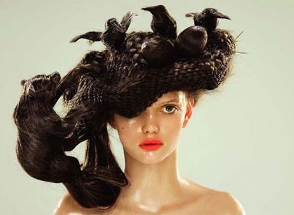 Гніздо на голові: Божевільні зачіски, у які важко повірити - фото 1