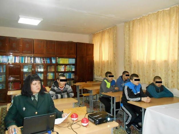 Для неповнолітніх кіровоградських зеків провели "Урок пам’яті" - фото 2