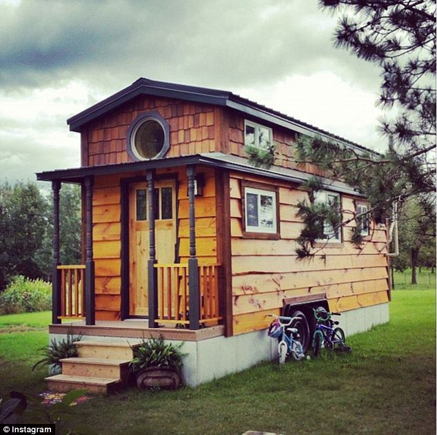 Американська родина продала великий котедж, щоб жити в маленькому "будиночку мрії" (ФОТО) - фото 1