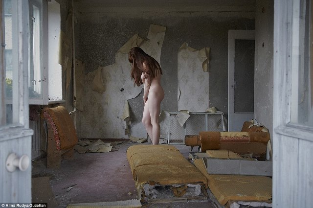 Дівчина після евакуації повернулася до Чорнобиля, щоб зробити моторошні фото - фото 4
