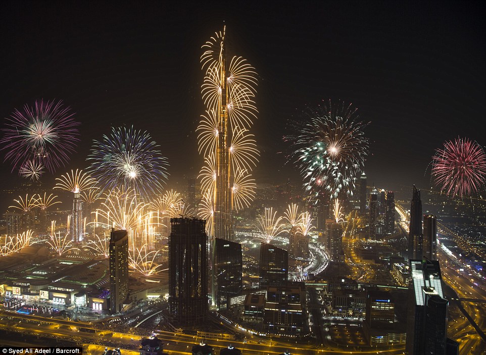 Як у новорічну ніч палав готель-хмарочос у Дубаї - фото 10