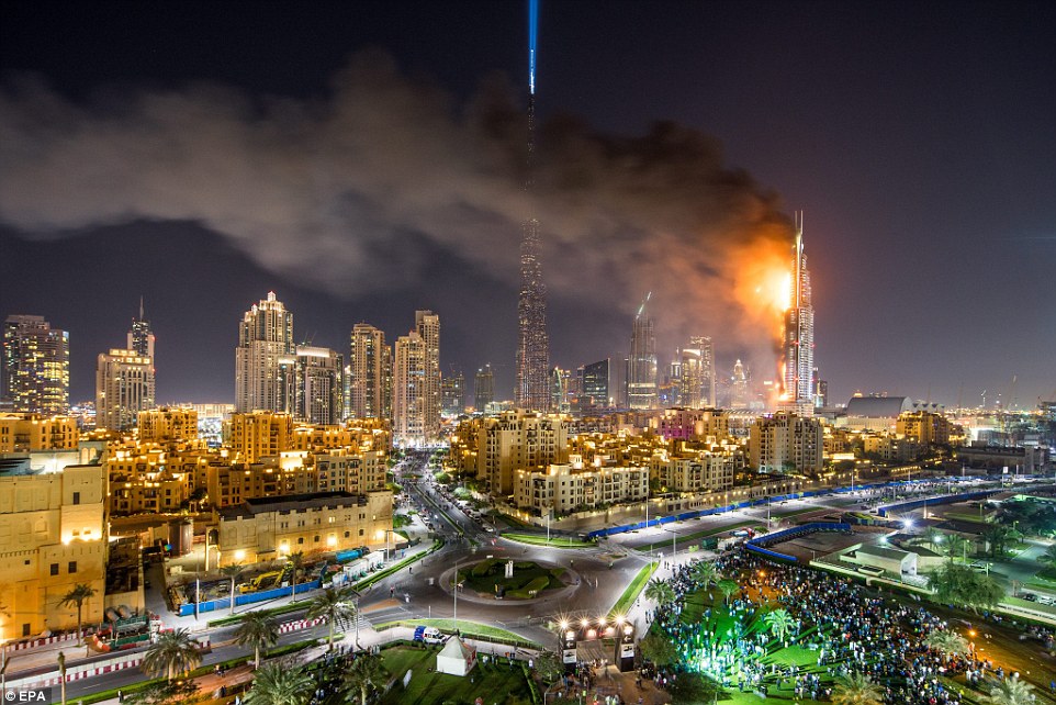 Як у новорічну ніч палав готель-хмарочос у Дубаї - фото 6
