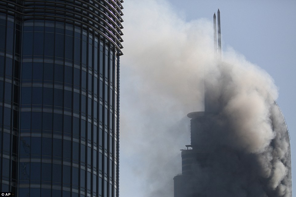 Як у новорічну ніч палав готель-хмарочос у Дубаї - фото 8
