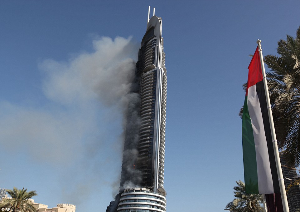 Як у новорічну ніч палав готель-хмарочос у Дубаї - фото 9