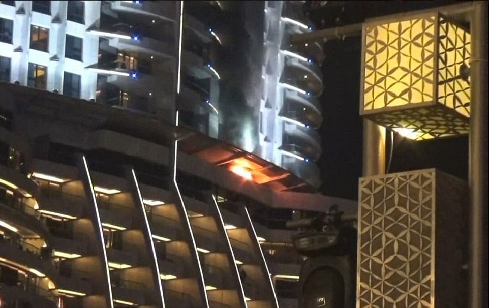 Як у новорічну ніч палав готель-хмарочос у Дубаї - фото 7
