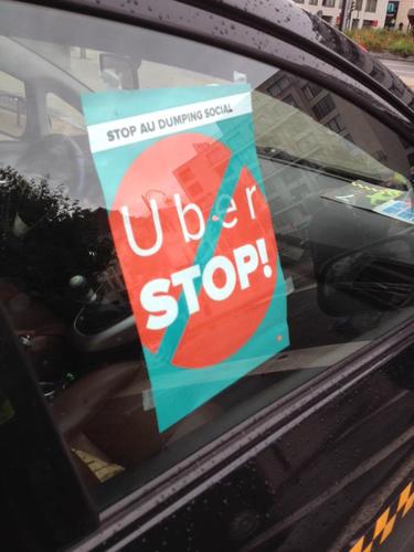 Сотні таксистів заблокували Брюссель, протестуючи проти сервісу Uber (ФОТО) - фото 2