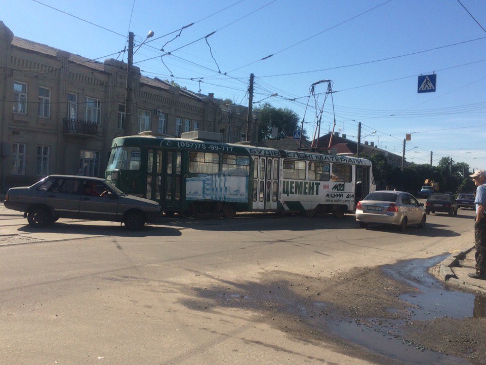 На Москалівці трамвай злетів з рейок - фото 1