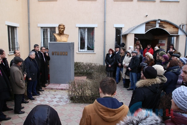 У Луганську встановили пам`ятник Сталіну (ФОТО) - фото 1