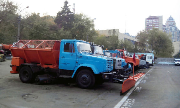 У "Київавтодорі" показали, скільки піску та техніки підготували на зиму (ФОТО) - фото 1