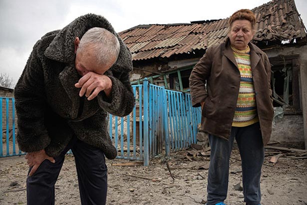 Зворушливі фото. Старі та війна на Донбасі (ФОТО) - фото 23