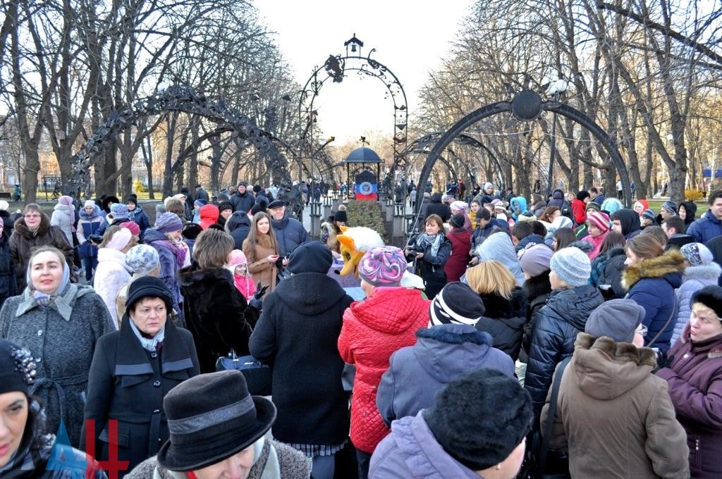 Поки весь світ вшановував жертв Голодомору, в окупованому Донецьку влаштували фестиваль їжі - фото 3