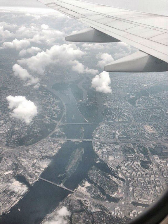 Як виглядає лівий берег столиці з ілюмінатора літака (ФОТОФАКТ) - фото 1