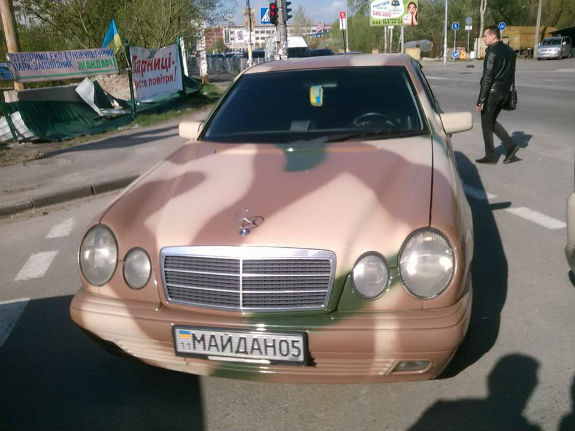Як тітушки зачищають територію біля водойми, яку хоче забудувати депутат від Кличка - фото 2