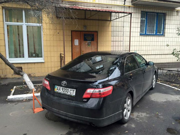 У Києві жлоб на іномарці виграв конкурс "Паркуюсь, як хам" - фото 1
