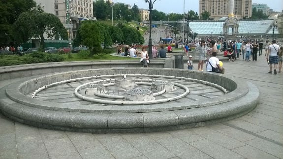 Святкування Дня Києва: непрацюючі фонтани на Майдані та черги за морозивом - фото 7