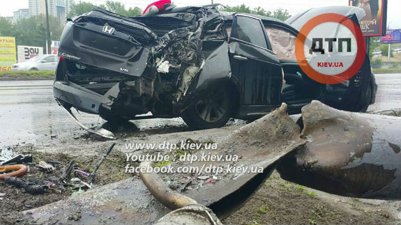 Водій нардепа Геращенка вщент розбив його автівку - фото 2