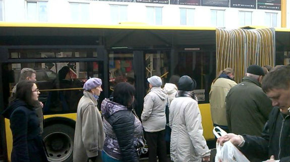 Столичні водії автобусів думають, що працюють на маршрутках  - фото 3