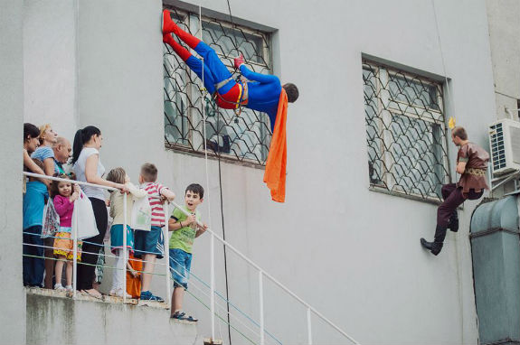 До дітей в Охматдит завітали супергерої (ФОТО) - фото 6