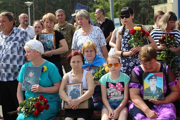 На Дніпропетровщині відкрили пам'ятник загиблим в АТО десантникам - фото 3