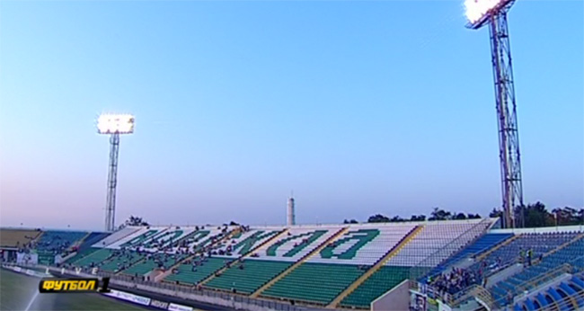Як виглядають напівпорожні трибуни стадіону в Полтаві - фото 1