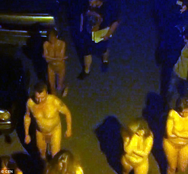 Як на Росії голих повій водили по вулицям (ВІДЕО, 18+) - фото 3