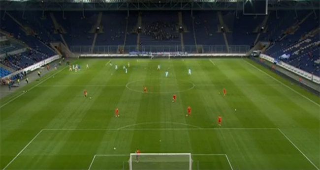 Як виглядає напівпорожній стадіон в Дніпрі перед матчем Прем'єр-ліги - фото 1