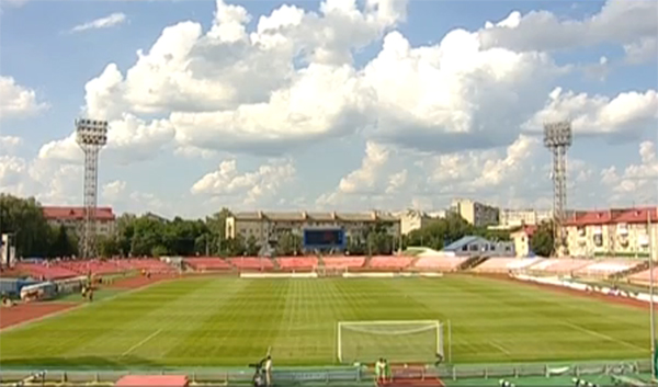 Як виглядає майже порожній стадіон на матчі "Волинь" - "Олімпік" - фото 1