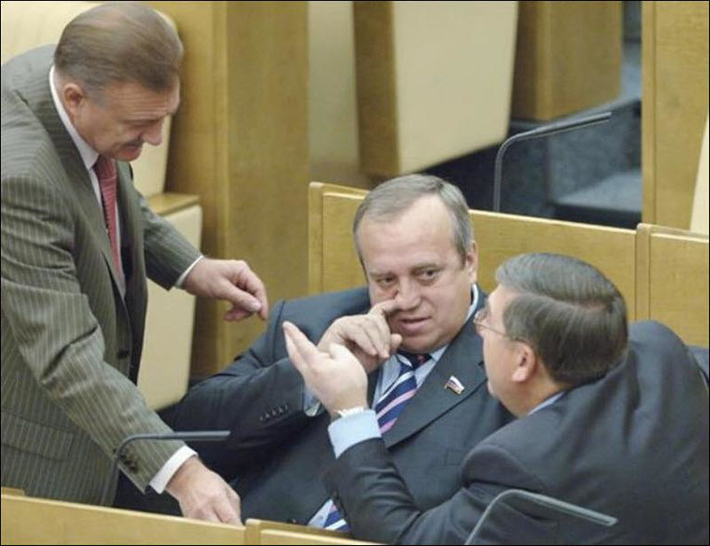 Як російські депутати розважаються у Державній Думі  - фото 34