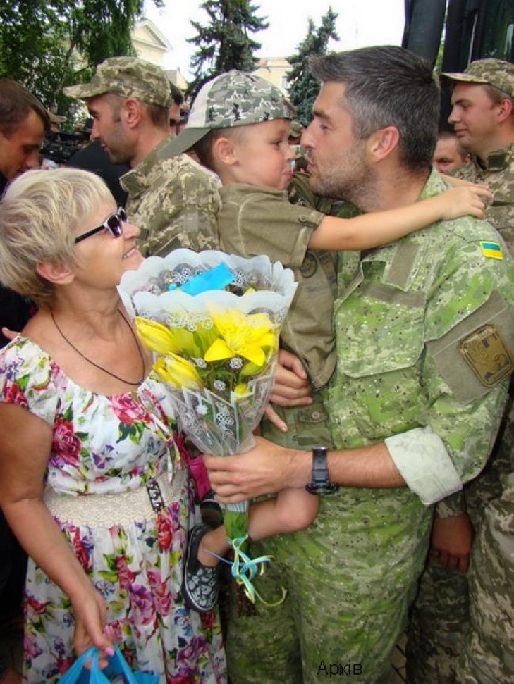 В Одесі відкрили фотовиставку, присвячену матерям і сім'ям воїнів АТО - фото 4