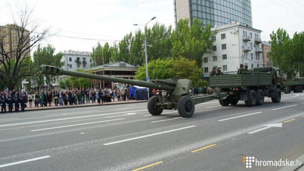 В окупованому Донецьку відбулася репетиція "параду" із забороненою технікою (ФОТО) - фото 2