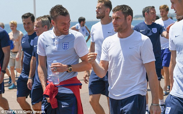 Як футболісти збірної Англії гуляли узбережжям Ніцци перед матчем з Ісландією - фото 2