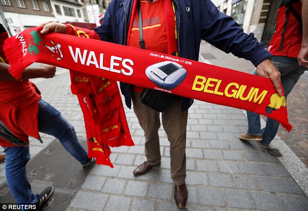 Як гуляють фанати збірних Уельсу та Бельгії в французькому Ліллі - фото 1