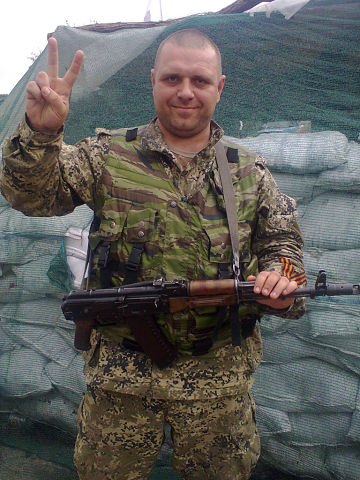 Як воротар збірної України радісно з терористами обіймався (ФОТО) - фото 1