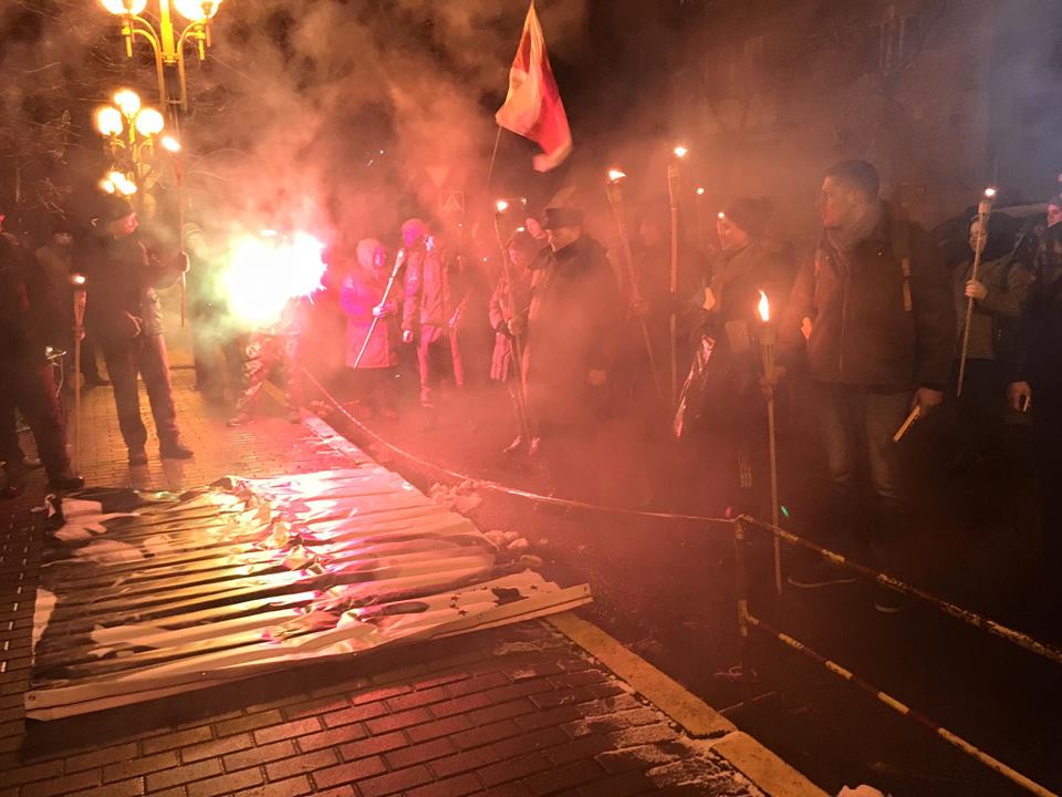 У Києві пройшла смолоскипна хода, приурочена річниці розгону студентів - фото 1