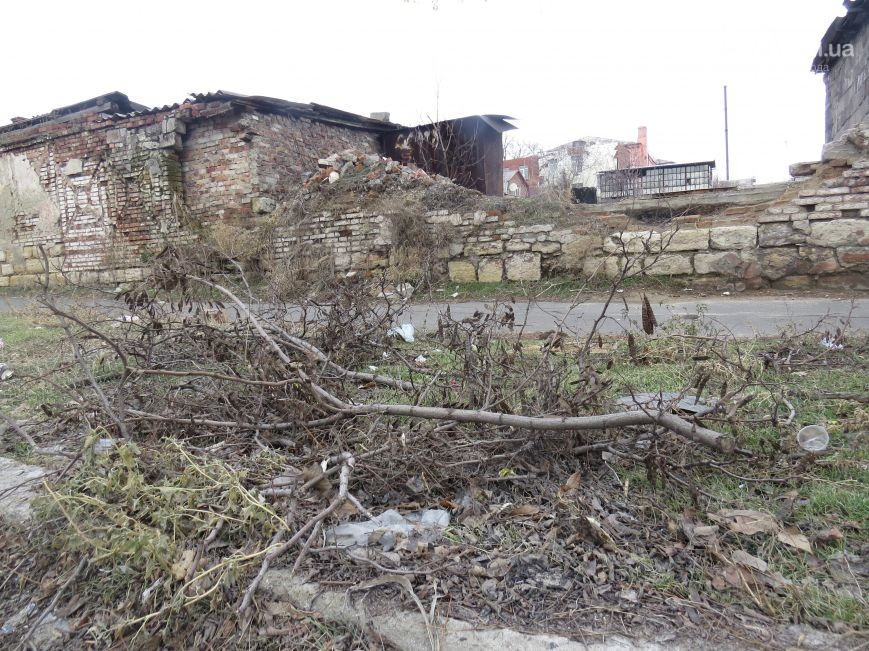 Керівництво Маріуполя шокували захаращені сміттям вулиці міста (ФОТО) - фото 2