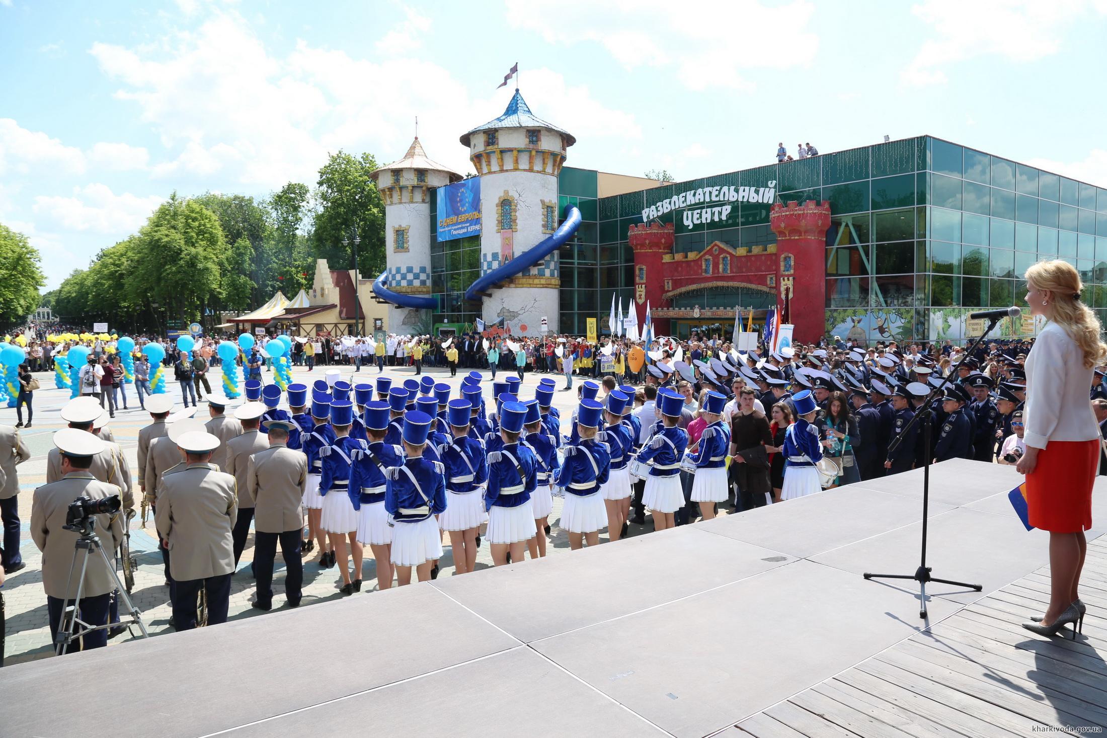У центрі Харкова більше 4 тис. студентів влаштували європейський парад - фото 1