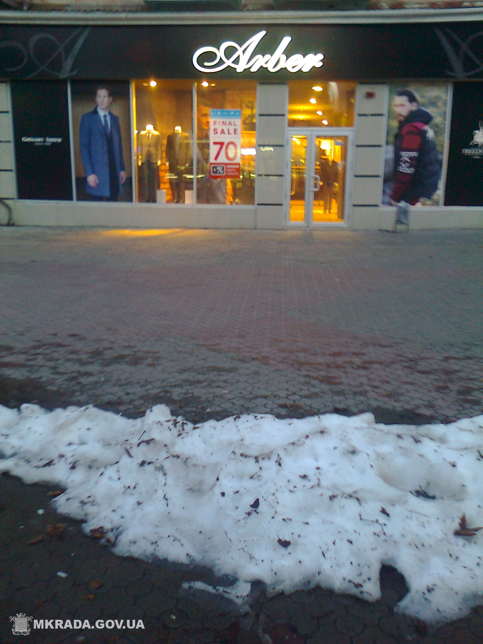 Магазини на головній вулиці Миколаєва "заробили" штрафи за бруд