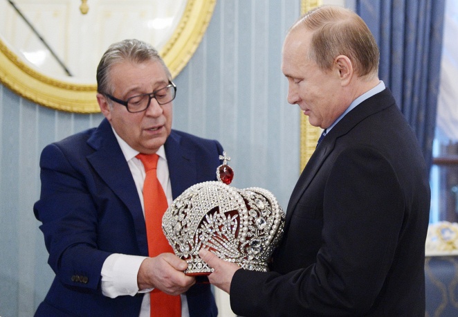 Путін побоявся приміряти імператорську корону - фото 1