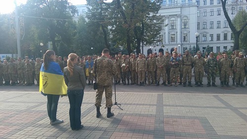 Дніпропетровські мотострілки на колінах вшанували тих, хто не повернувся - фото 1