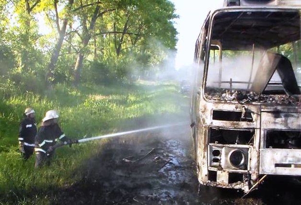 На Черкащині під час руху загорівся автобус - фото 1