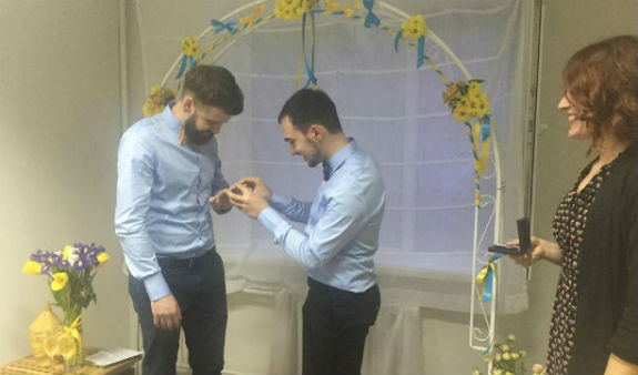 У Києві зіграли перше неофіційне гей-весілля - фото 1