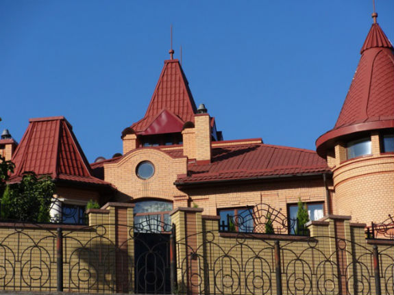 Куму Путіна Медведчуку належить шикарний будинок на березі Дніпра - фото 1