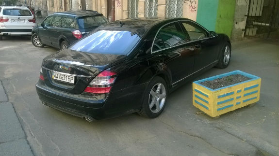 У Києві водій авто з номером "ВР" став переможцем конкурсу "Паркуюсь, як жлоб" - фото 4