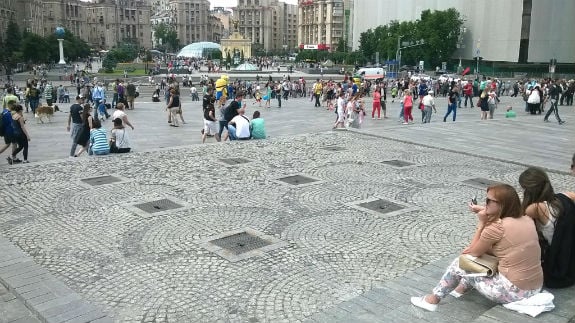 Святкування Дня Києва: непрацюючі фонтани на Майдані та черги за морозивом - фото 6