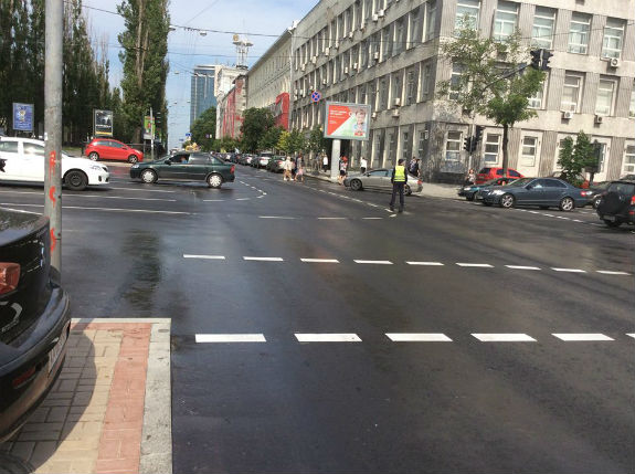 У столиці закінчили ремонт дороги на бульварі Шевченка  - фото 2