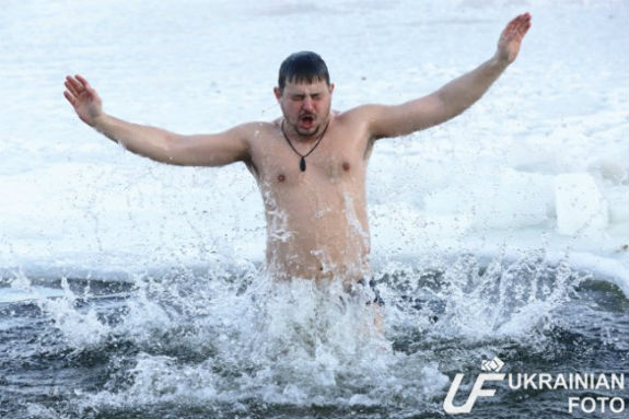 У Києві почалися водохресні купання (ОНОВЛЕНО) - фото 6