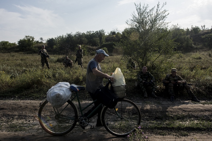 На лінію фронту: Як працюють нелегальні водні переправи через Сіверський Донець (ФОТО) - фото 3