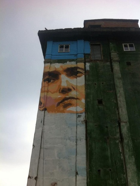 У Запоріжжі Надію Савченко привітали гігантським портретом на будівлі - фото 1